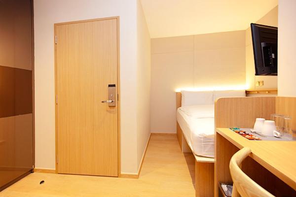 Coliwoo Orchard - Coliving Khách sạn Singapore